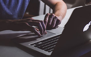 西甲爆大冷！9人皇马0-2竟不敌保级队！阿隆索怒批：裁判故意针对